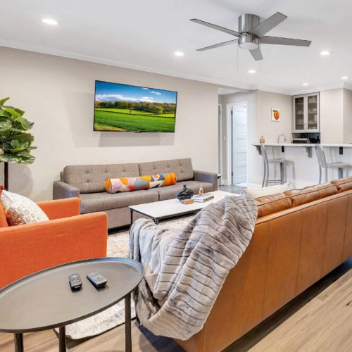 Living Room - Smart TV w Cable
