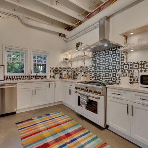 It brings so much character to this clean