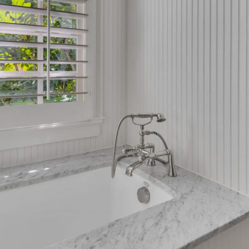 Bedroom 5 ensuite bathroom