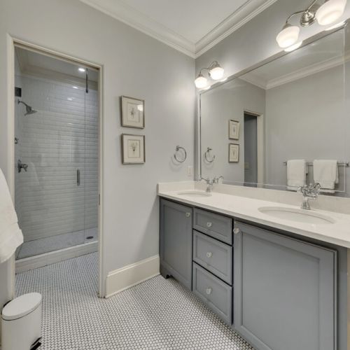 Bathroom 2 - Jack n Jill between bedroom 2 and 3