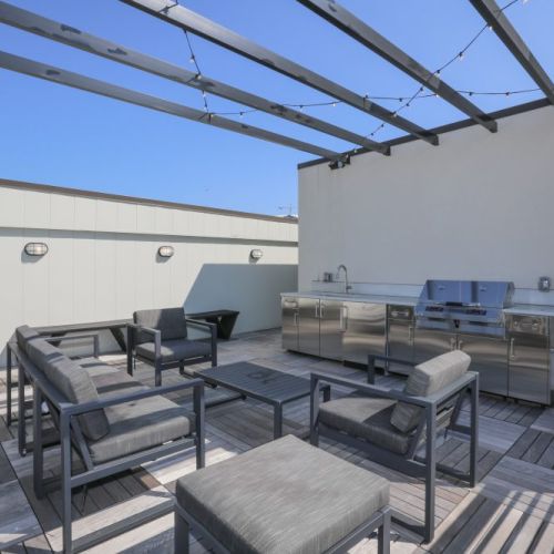 Common Area Rooftop Patio - Outdoor Kitchen and Grill