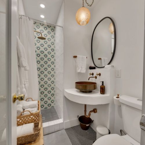 Unit 1 - Charming & eclectic highlighting the contrast between the green suburbs and the city's high-rises