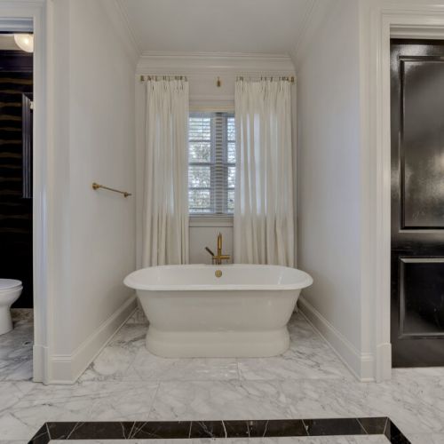 Primary Bedroom En Suite Bathroom