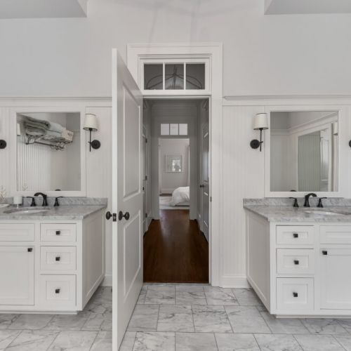 Master ensuite bathroom