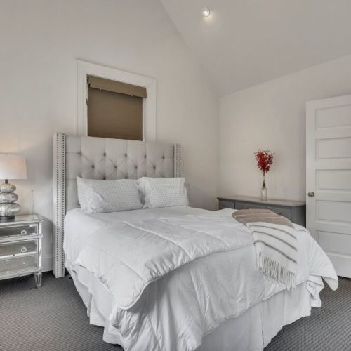 Guest House Bedroom - Queen Bed
