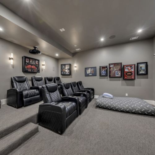 Home theater w/ reclining seats & large screen, perfect for movie nights