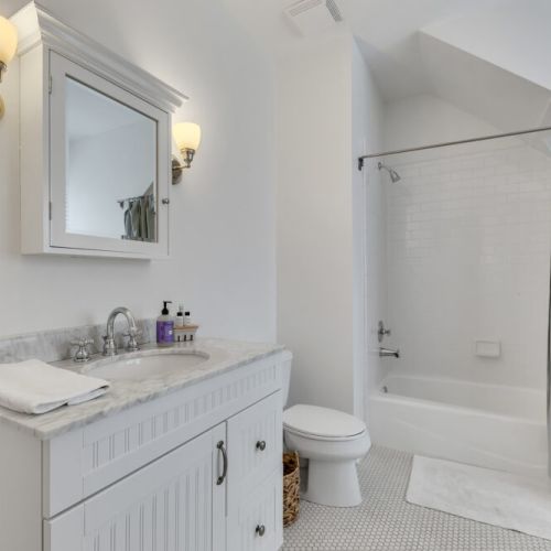 Bedroom 2 ensuite bathroom