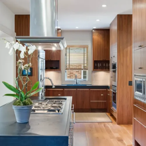 Chef’s kitchen w/ gas cooktop & statement vent hood for inspired cooking