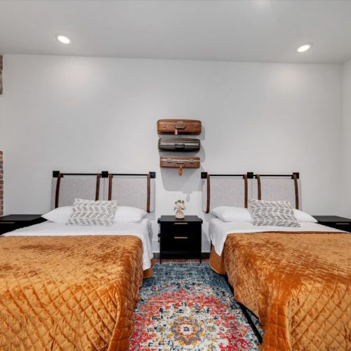 Bonus Room - 2 Full Beds