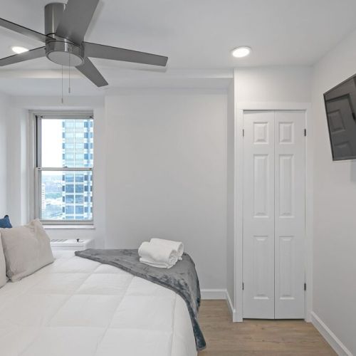 Second bedroom (queen)