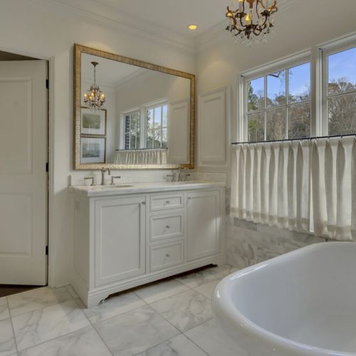 Sparkling Bathroom 1