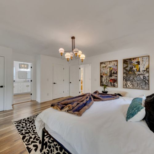 Bedroom (King) 4 - Unit B