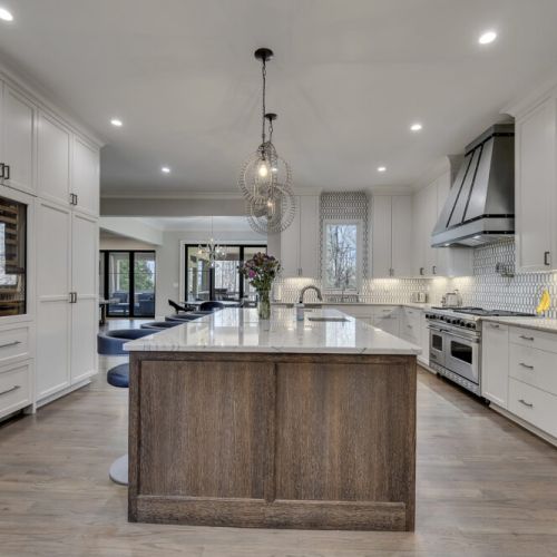 Open kitchen layout w/ large island & bright finishes for easy flow