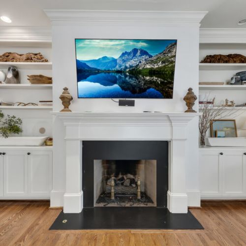 Primary Living Room - Smart TV