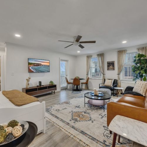 Living Room - Smart TV and Cable TV