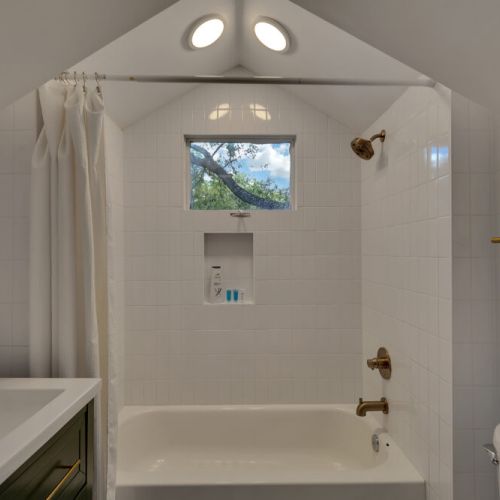 Bathroom 6 - Unit B top floor