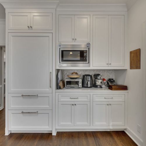 Built-in appliances w/ coffee setup for added convenience