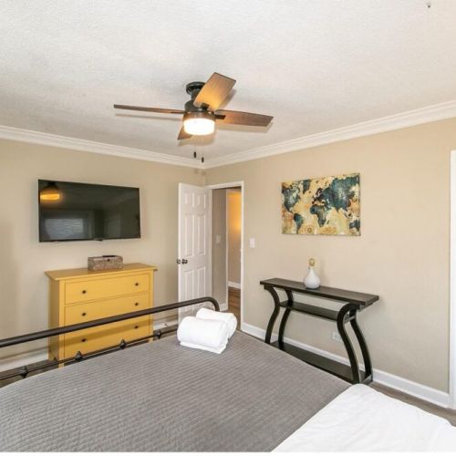 Bedroom with Smart TV - King Bed