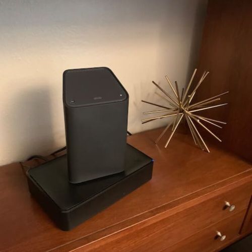 Equipped with an Xfinity Xfi advanced gateway. Producing the fastest wireless speeds available in the area. Xfinity Cable is also included.