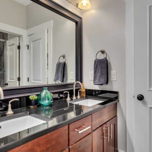 jack n jill bathroom