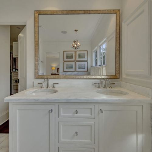 Bathroom 1 - Dual sink