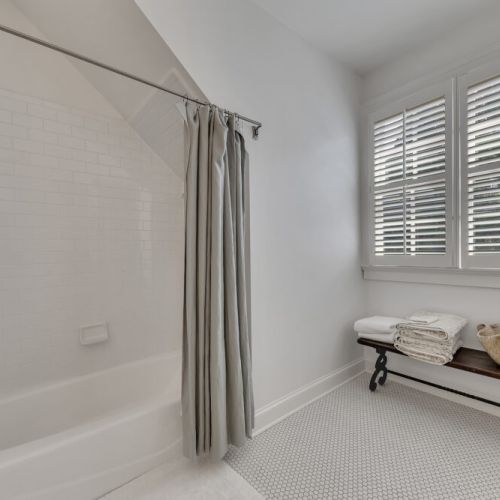 Bedroom 2 ensuite bathroom