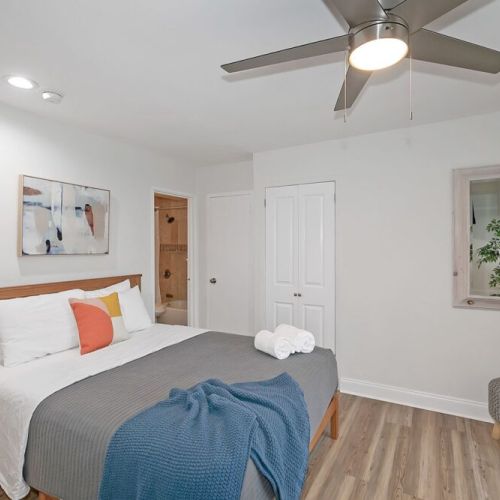 Master - Queen Bed