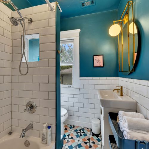 Unit 1 - Colorful Bathroom